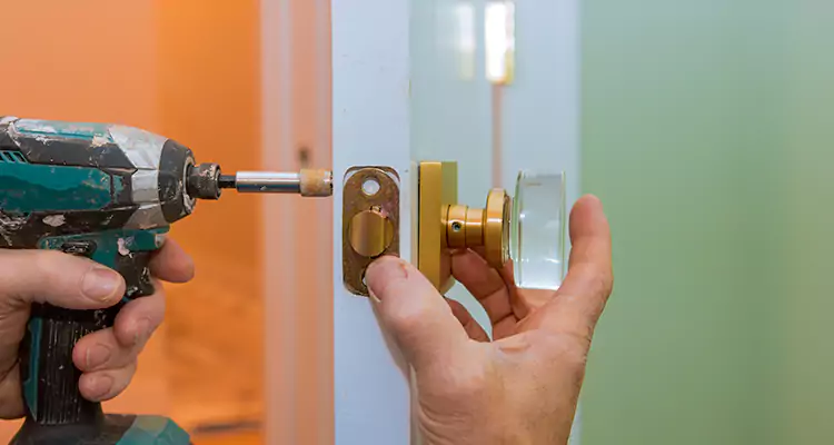 Broken Door Knob Fix in Lakeside, FL