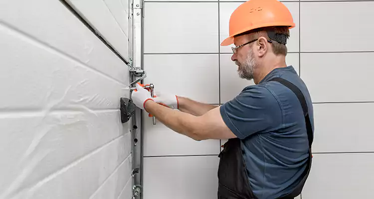 Emergency Garage Door Repair in Lakeside, FL