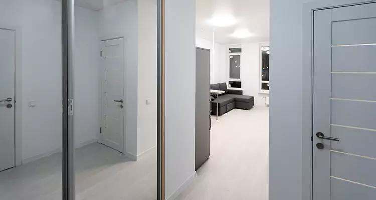 Modern Mirrored Closet Doors Repair in Lakeside, FL