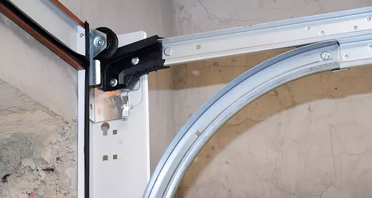 Maintain Liftmaster Garage Door Off Track in Lakeside, FL