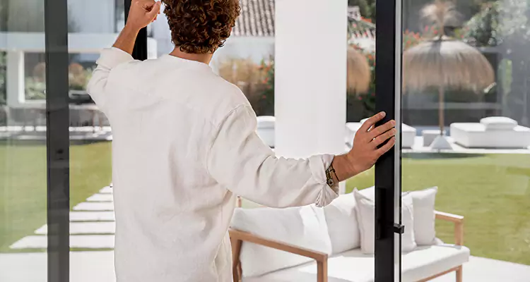 Sliding Screen Door Maintenance for Closing Issues in Lakeside, FL